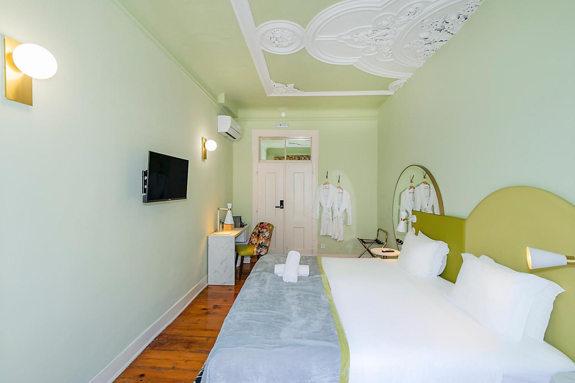 Lr Guest house *
